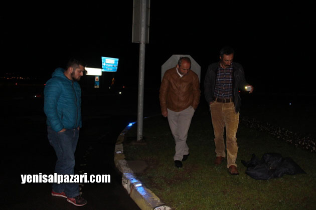 Olayı duyar duymaz Şalpazarı'ndan Vakfıkebir'e giden vatandaşlar kaza yerinde Hüseyin Karadere'nin izlerini aradılar