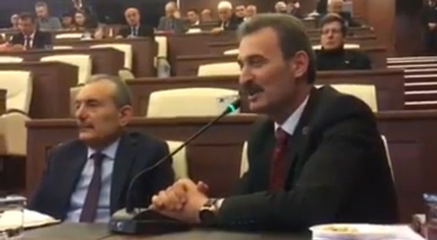 Refik Kurukız, Meclis'te, bir süre önce MHP'den ihraç edilen yol arkadaşı Ali Sağır ile birlikte görülüyor