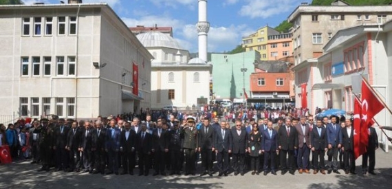23 Nisan Ulusal Egemenlik ve Çocuk Bayramı törenlerle kutlandı
