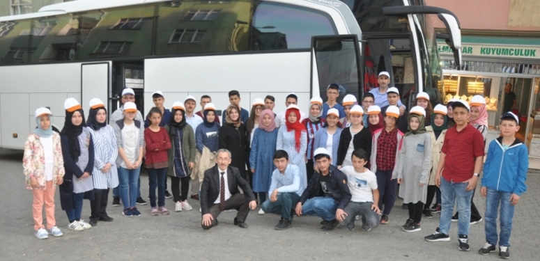 Şalpazarı’ndan 6. Çocuk ve Gençlik Festivali’ne katılacak öğrenciler yola çıktı