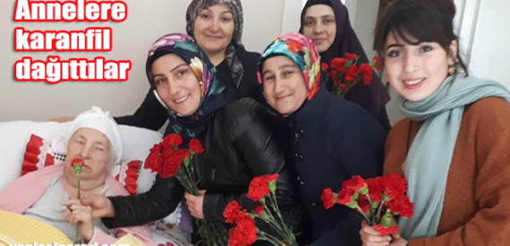 AK Parti kadınların Anneler Gününü karanfille kutladı