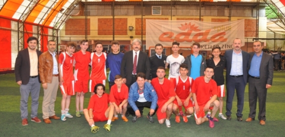 Futbolda Şalpazarı Çok Programlı Anadolu Lisesi şampiyon oldu