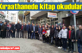 abalu kahvesinde kitap okudular