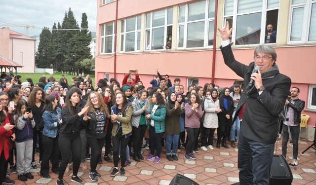 Beşikdüzü Öğretmen Okulu’nun 80’inci yıldönümü kutlandı