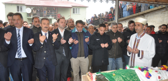 Denizlisporlu Ziya’nın kız kardeşi Gülçin Nur Alkurt’un cenazesi toprağa verildi