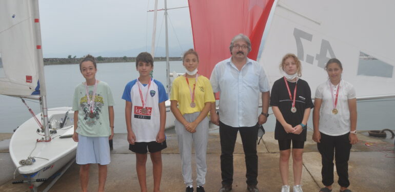 Beşikdüzü’nde 30 Ağustos Zafer Bayramı Büyükşehir Belediye Başkanlığı Yelken Yarışları yapıldı