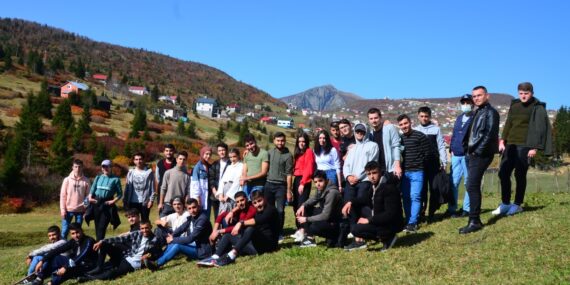 Şalpazarı Meslek Yüksekokulu öğrencileri Sis Dağı’nda stres attı