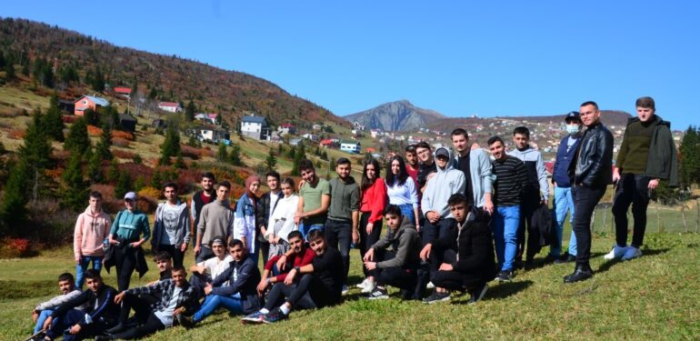 Şalpazarı Meslek Yüksekokulu öğrencileri Sis Dağı’nda stres attı