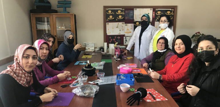 Şalpazarı’nda Hasır Bilezik Kursu’na büyük ilgi