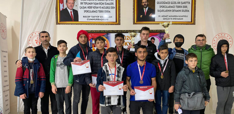 Şalpazarı İmam Hatip Ortaokulu Kros Trabzon İl Birincisi oldu