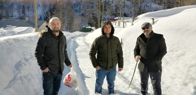 Gökçeköy’de 3 kardeş donmaktan kurtarıldı