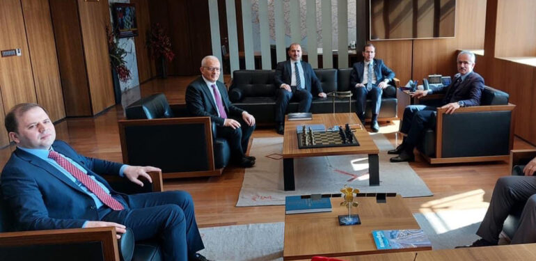 Salih Cora belediye başkanları ve ilçe başkanlarıyla Ankara’da ziyaretlerde bulundu