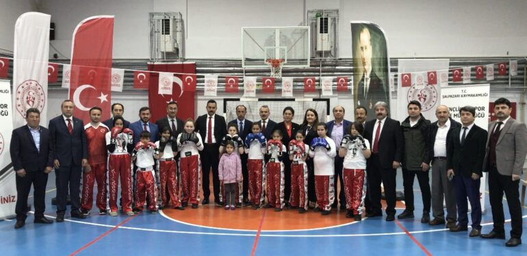 19 Mayıs Atatürk’ü Anma Gençlik ve Spor Bayramı törenle kutlandı