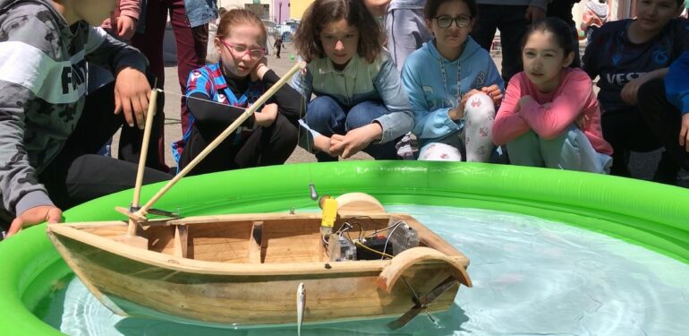 Şalpazarı Atatürk Ortaokulu öğrencilerinin projeleri büyük ilgi gördü