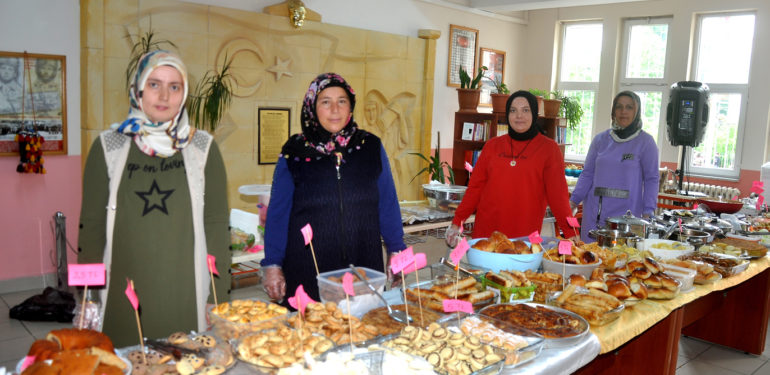 Şalpazarı Atatürk Ortaokulu Okul Aile Birliği Kermes düzenledi