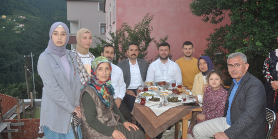Üsküdar Belediye Başkanı Av. Hilmi Türkmen Şalpazarı’nda, “Kardeş Aile Projesi” başlattı