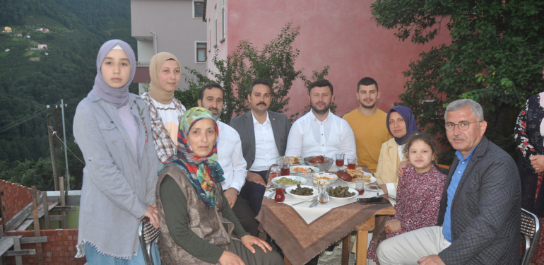 Üsküdar Belediye Başkanı Av. Hilmi Türkmen Şalpazarı’nda, “Kardeş Aile Projesi” başlattı