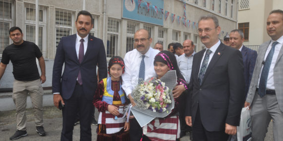 Trabzon Valisi İsmail Ustaoğlu Şalpazarı’nda muhtarların sorunlarını dinledi