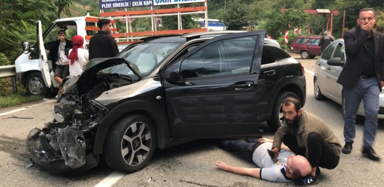 Beşikdüzü – Şalpazarı Karayolunda meydana gelen kazada anne ve oğlu yaralandı
