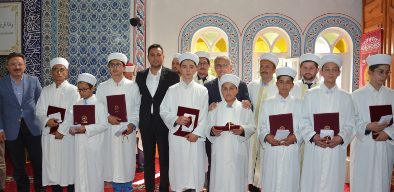 Sütpınar Kur’an Kursu’ndan 8 Hafız daha