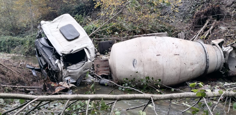 Doğancı Mahallesi’nde beton mikseri uçuruma yuvarlandı: 1 ölü