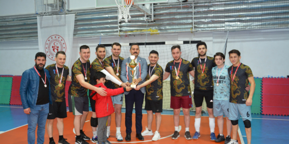 Voleybolda Bordo Mavi şampiyon