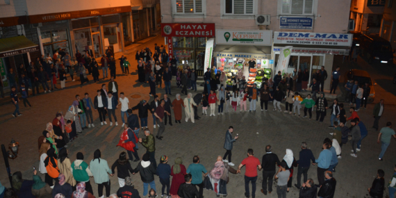 Cumhurbaşkanı Erdoğan’ın seçim zaferi Şalpazarı’nda horonla kutlandı