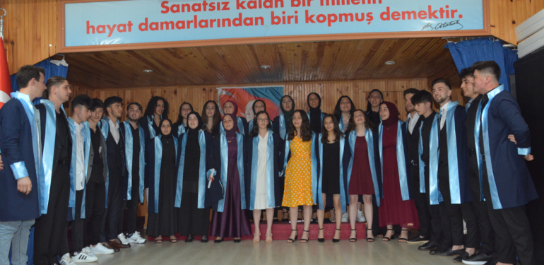 Şalpazarı Anadolu Lisesi 7. dönem mezunlarına mezuniyet belgeleri törenle dağıtıldı