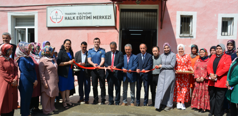 Şalpazarı Halk Eğitimi Merkezi’nde “Hayat Boyu Öğrenme Haftası” nedeniyle sergi açıldı