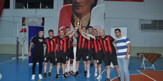 Kurumlar Arası Voleybol Turnuvası’nda Şalpazarı Emniyet yine şampiyon oldu