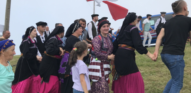 Şalpazarı, Beşikdüzü ve Tonya İzmiş Karabdal Şenliği’nde buluştu