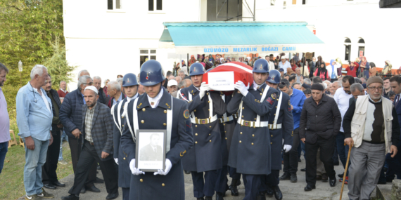 Emekli Uzm. Çvş. Hacı Sadık Kara’nın cenazesi Üzümözü Mahallesi’nde toprağa verildi