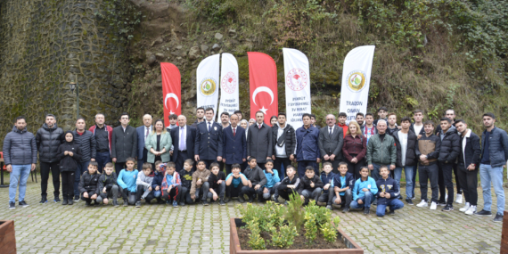 Şalpazarı’nda 11 Kasım Milli Ağaçlandırma Bayramı’nda öğrencilerle fidan dikimi yapıldı