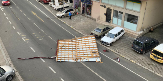 Şalpazarı’nda fırtına çatıları uçurdu, Kalecik Mahallesi Muhtarı faciadan kıl payı kurtuldu