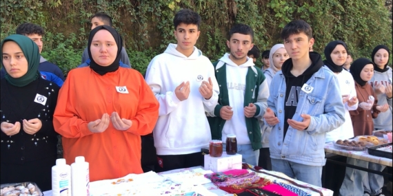 Şalpazarı Anadolu İmam Hatip Lisesi Filistin halkına destek için yardım kermesi düzenledi