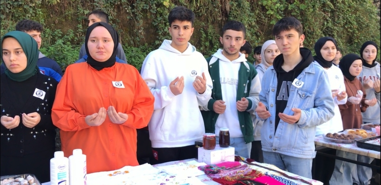 Şalpazarı Anadolu İmam Hatip Lisesi Filistin halkına destek için yardım kermesi düzenledi