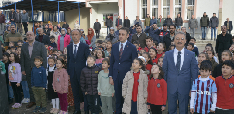 Şalpazarı Atatürk İlk ve Ortaokulu’nda karne heyecanı