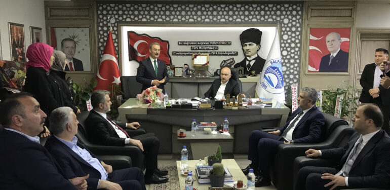 AK Partili vekillerden Refik Kurukız’a tebrik ziyareti