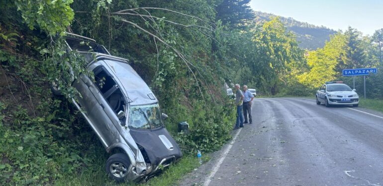 Ehliyetsiz sürücü babasının kamyonetiyle uçuruma yuvarlandı