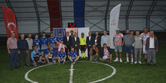 Kurumlar arası Futbol Turnuvası’nda Şalpazarı Belediyesi şampiyon oldu
