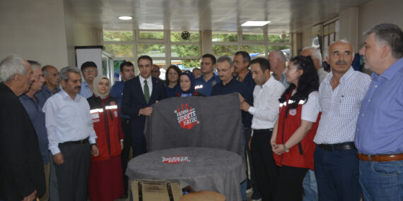 Şalpazarı’nda kıraathanelerdeki masalara “Kadına Şiddete Hayır” sloganlı örtüler seriliyor