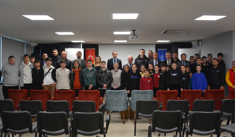 Şalpazarı’nda okul sporlarında başarılı olan öğrenciler onurlandırıldı