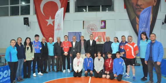Masa Tenisi Turnuvası’na Vakfıkebirli sporcular damga vurdu