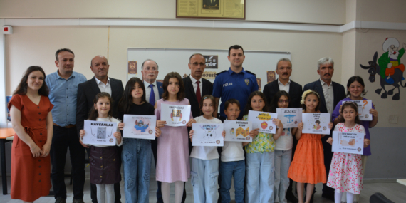 Şalpazarı Atatürk İlk ve Ortaokulu’ndaki karne töreninde heyecan ve hüzün yaşandı